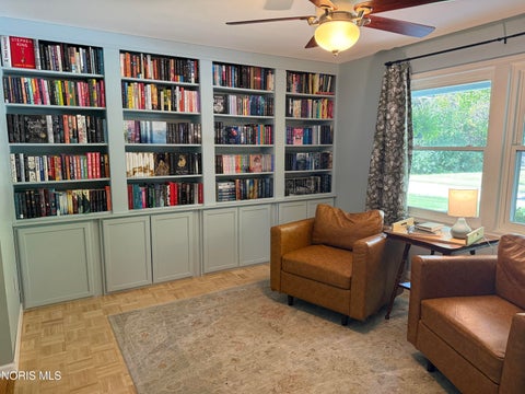 Tiny photo for 1111 Kurtz Street, Maumee, OH 43537 (MLS # 10012633)