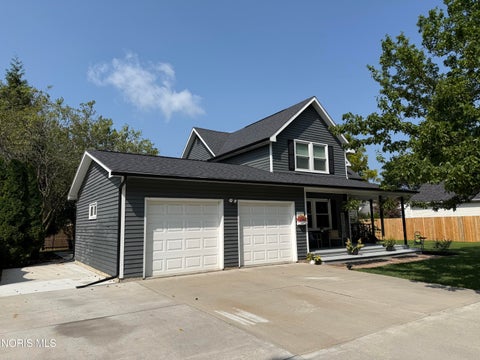 Tiny photo for 1111 Kurtz Street, Maumee, OH 43537 (MLS # 10012633)
