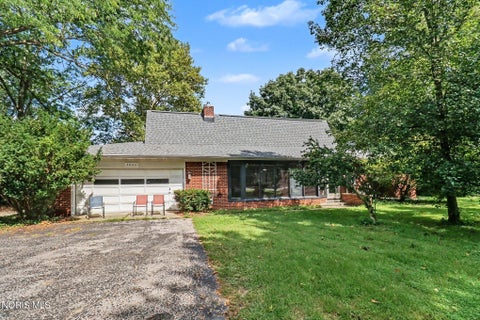 Photo of 3806 Glendale Avenue, Toledo, OH 43614 (MLS # 10013426)