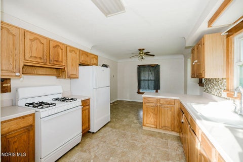 Tiny photo for 735 Gould Street, Northwood, OH 43619 (MLS # 10014699)