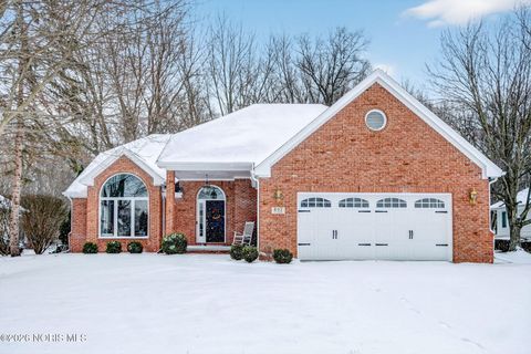 Photo of 807 Saint Annes Drive, Holland, OH 43528 (MLS # 10002695)