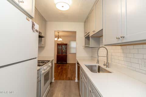Tiny photo for 28570 Simmons Road, Perrysburg, OH 43551 (MLS # 10009997)