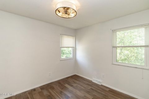 Tiny photo for 28570 Simmons Road, Perrysburg, OH 43551 (MLS # 10009997)