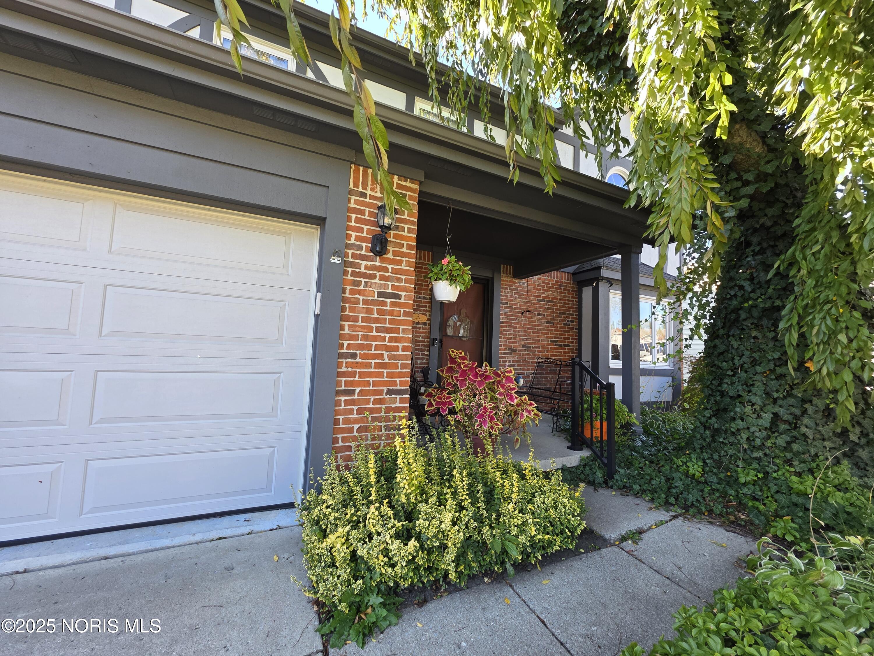 6025 Hawthorne Drive