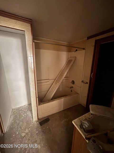 Tiny photo for 125 E Oakland Street, Toledo, OH 43608 (MLS # 10003594)