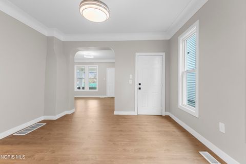 Tiny photo for 1045 Orchard Street, Toledo, OH 43609 (MLS # 10006329)