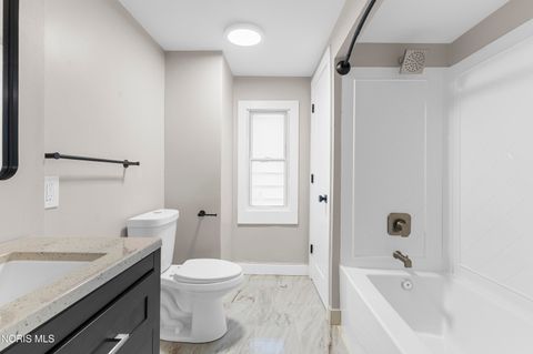 Tiny photo for 1045 Orchard Street, Toledo, OH 43609 (MLS # 10006329)