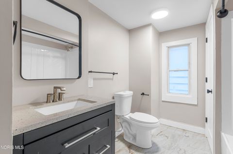 Tiny photo for 1045 Orchard Street, Toledo, OH 43609 (MLS # 10006329)