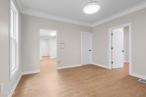 Tiny photo for 1045 Orchard Street, Toledo, OH 43609 (MLS # 10006329)