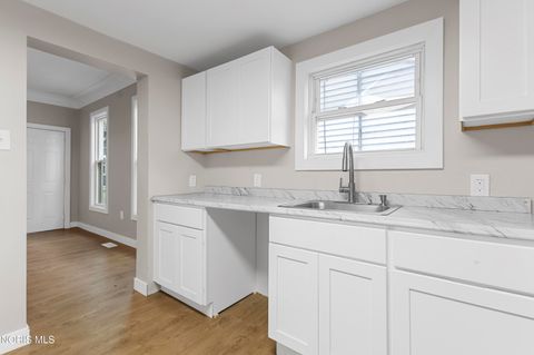 Tiny photo for 1045 Orchard Street, Toledo, OH 43609 (MLS # 10006329)