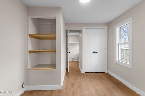 Tiny photo for 1045 Orchard Street, Toledo, OH 43609 (MLS # 10006329)