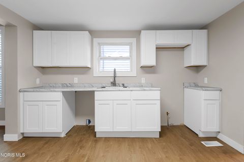 Tiny photo for 1045 Orchard Street, Toledo, OH 43609 (MLS # 10006329)