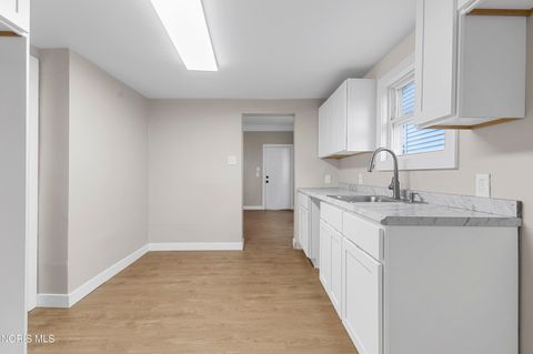 Tiny photo for 1045 Orchard Street, Toledo, OH 43609 (MLS # 10006329)