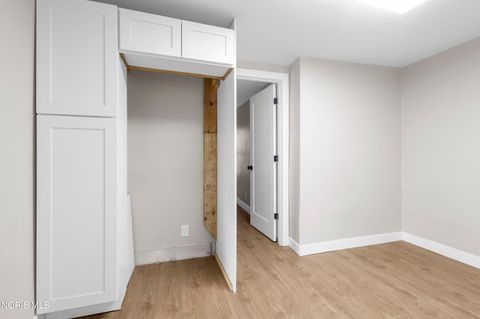 Tiny photo for 1045 Orchard Street, Toledo, OH 43609 (MLS # 10006329)