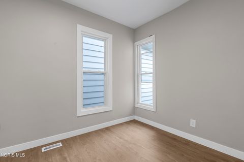 Tiny photo for 1045 Orchard Street, Toledo, OH 43609 (MLS # 10006329)