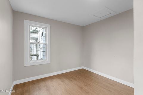 Tiny photo for 1045 Orchard Street, Toledo, OH 43609 (MLS # 10006329)