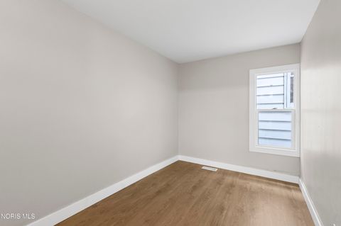 Tiny photo for 1045 Orchard Street, Toledo, OH 43609 (MLS # 10006329)