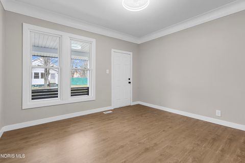 Tiny photo for 1045 Orchard Street, Toledo, OH 43609 (MLS # 10006329)