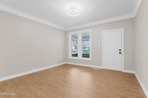 Tiny photo for 1045 Orchard Street, Toledo, OH 43609 (MLS # 10006329)