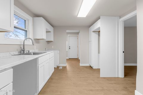 Tiny photo for 1045 Orchard Street, Toledo, OH 43609 (MLS # 10006329)