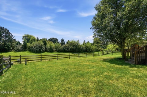 Tiny photo for 1079 Raven Road, Bowling Green, OH 43402 (MLS # 10011136)