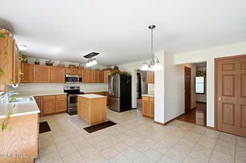 Tiny photo for 1079 Raven Road, Bowling Green, OH 43402 (MLS # 10011136)