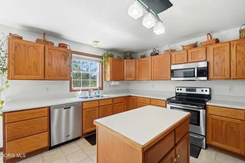 Tiny photo for 1079 Raven Road, Bowling Green, OH 43402 (MLS # 10011136)