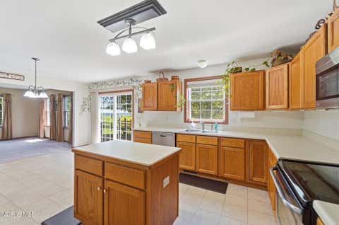 Tiny photo for 1079 Raven Road, Bowling Green, OH 43402 (MLS # 10011136)