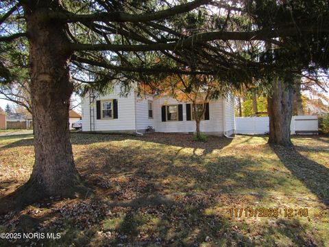 Photo of 5101 Kitchener Drive, Toledo, OH 43615 (MLS # 10001418)