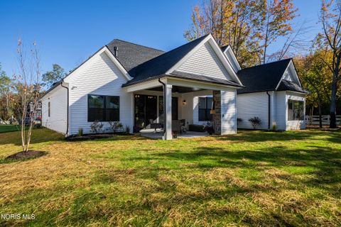 Tiny photo for 3 W Lake Road, Vermilion, OH 44089 (MLS # 10004472)