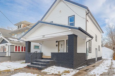 Tiny photo for 2121 Airport Highway, Toledo, OH 43609 (MLS # 10002705)