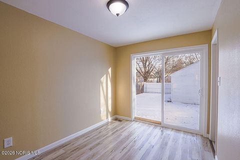 Tiny photo for 2121 Airport Highway, Toledo, OH 43609 (MLS # 10002705)