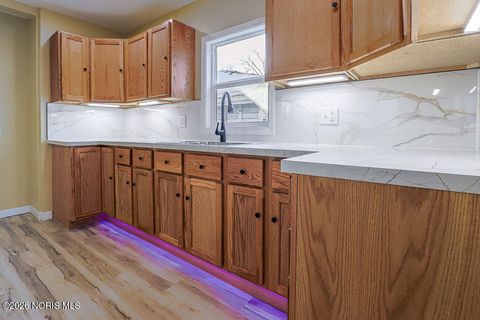 Tiny photo for 2121 Airport Highway, Toledo, OH 43609 (MLS # 10002705)