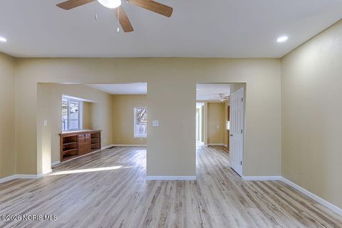 Tiny photo for 2121 Airport Highway, Toledo, OH 43609 (MLS # 10002705)