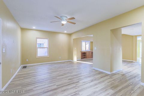 Tiny photo for 2121 Airport Highway, Toledo, OH 43609 (MLS # 10002705)