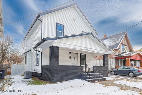 Photo of 2121 Airport Highway, Toledo, OH 43609 (MLS # 10002705)