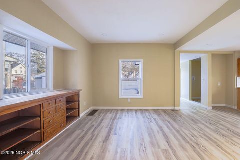 Tiny photo for 2121 Airport Highway, Toledo, OH 43609 (MLS # 10002705)