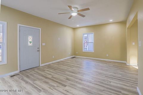 Tiny photo for 2121 Airport Highway, Toledo, OH 43609 (MLS # 10002705)