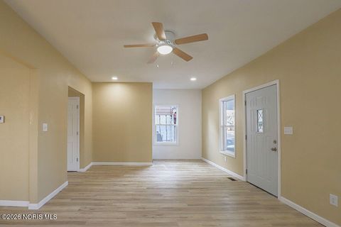 Tiny photo for 2121 Airport Highway, Toledo, OH 43609 (MLS # 10002705)