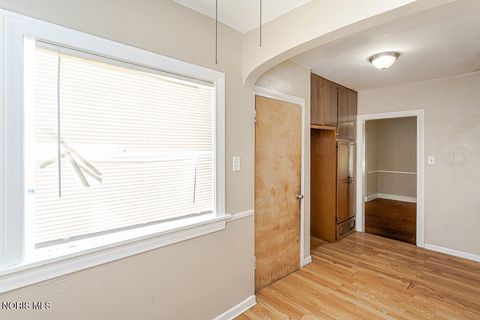 Tiny photo for 3340 Upton Avenue, Toledo, OH 43613 (MLS # 10008627)