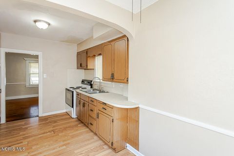 Tiny photo for 3340 Upton Avenue, Toledo, OH 43613 (MLS # 10008627)