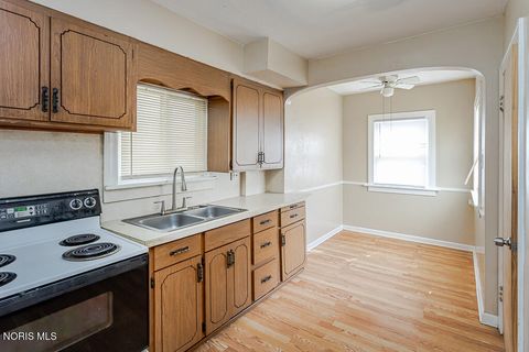 Tiny photo for 3340 Upton Avenue, Toledo, OH 43613 (MLS # 10008627)