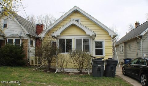 Photo of 2022 Berdan Avenue, Toledo, OH 43613 (MLS # 10002165)