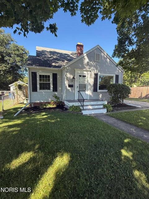 Photo of 4114 S Detroit Avenue, Toledo, OH 43614 (MLS # 10013642)