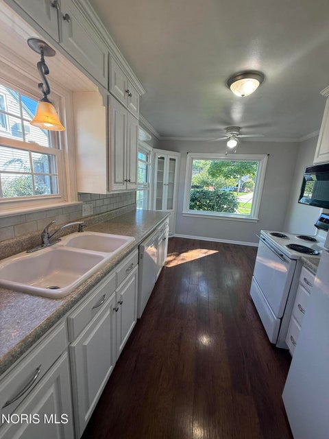 Tiny photo for 4114 S Detroit Avenue, Toledo, OH 43614 (MLS # 10013642)