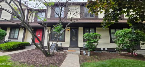 Photo of 4515 W Bancroft Street #Apt 11, Toledo, OH 43615 (MLS # 10008240)