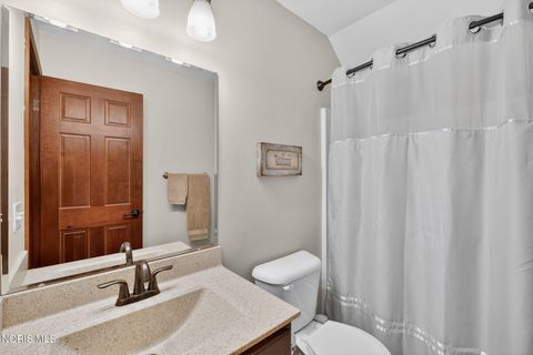 Tiny photo for 2805 Back Bay Dr, Maumee, OH 43537 (MLS # 10004771)