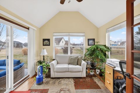 Tiny photo for 2805 Back Bay Dr, Maumee, OH 43537 (MLS # 10004771)