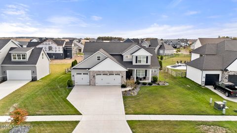 Photo of 9437 Newbury Lane, Whitehouse, OH 43571 (MLS # 10000210)