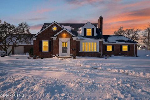 Photo of 674 Sylvandale Avenue, Oregon, OH 43616 (MLS # 10003109)